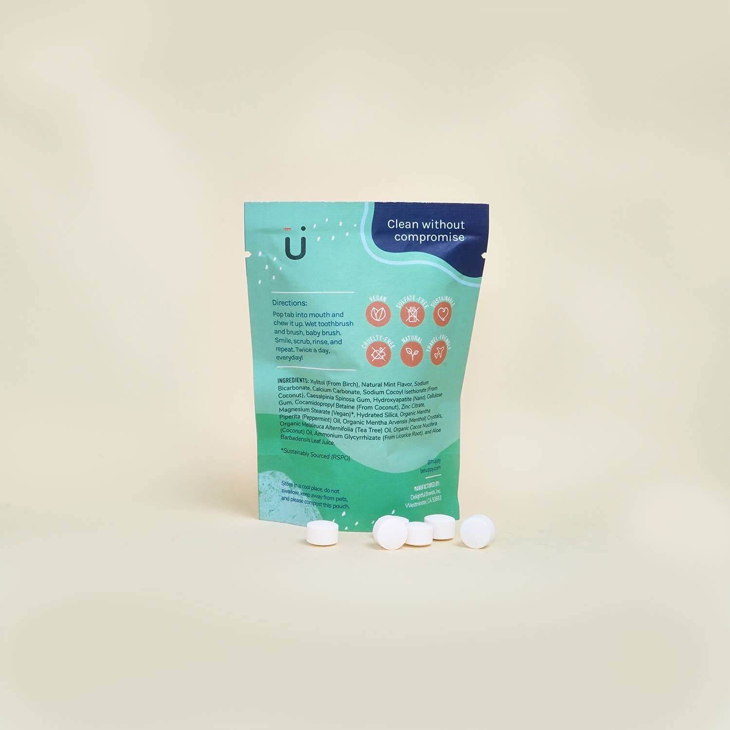 Hüppy eco-friendly toothpaste tablet refill pouch with tablets, featuring clear instructions and sustainable ingredients.